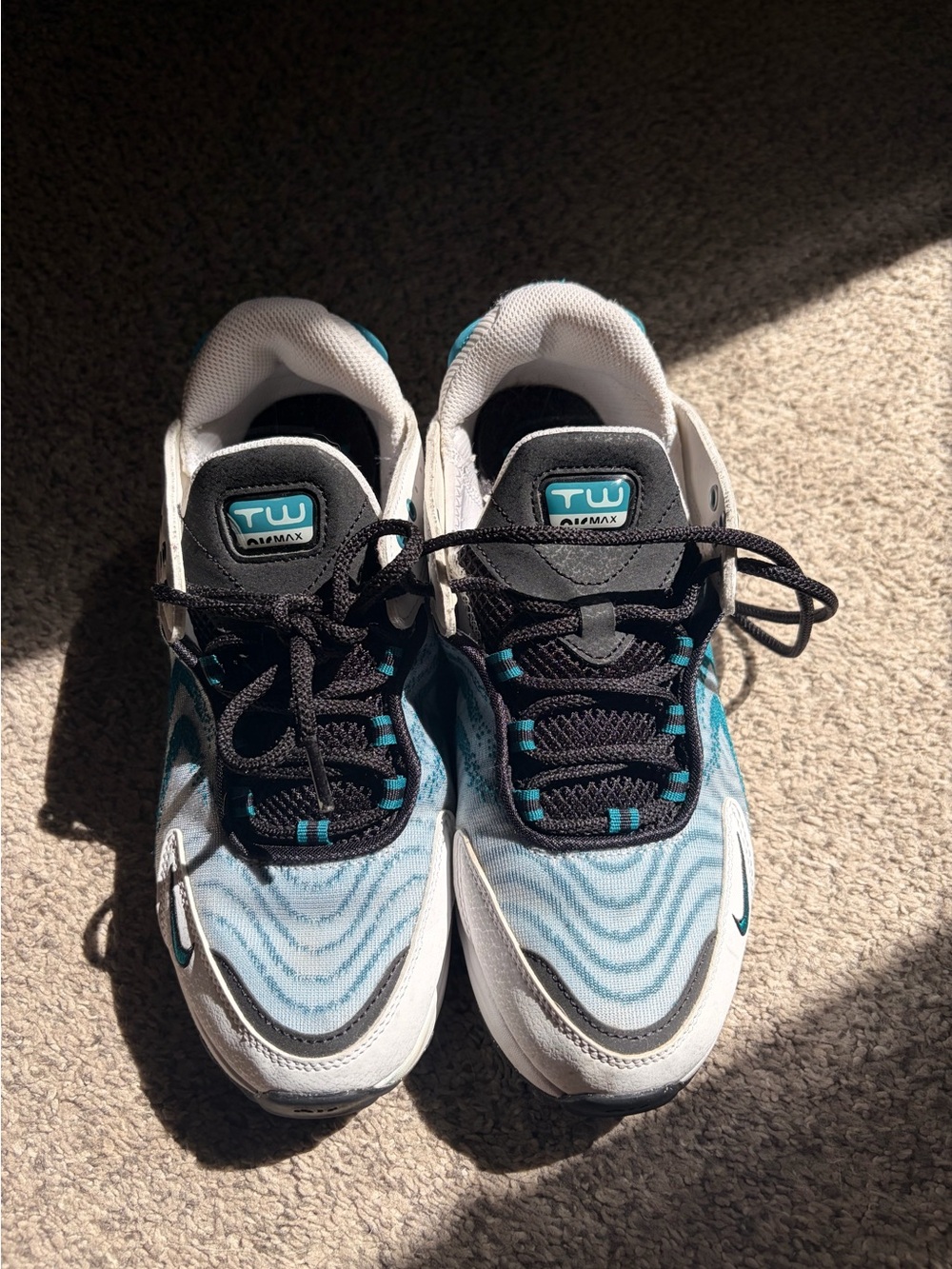 Nike Women’s TW 200 Air Max - Picture 2 of 3